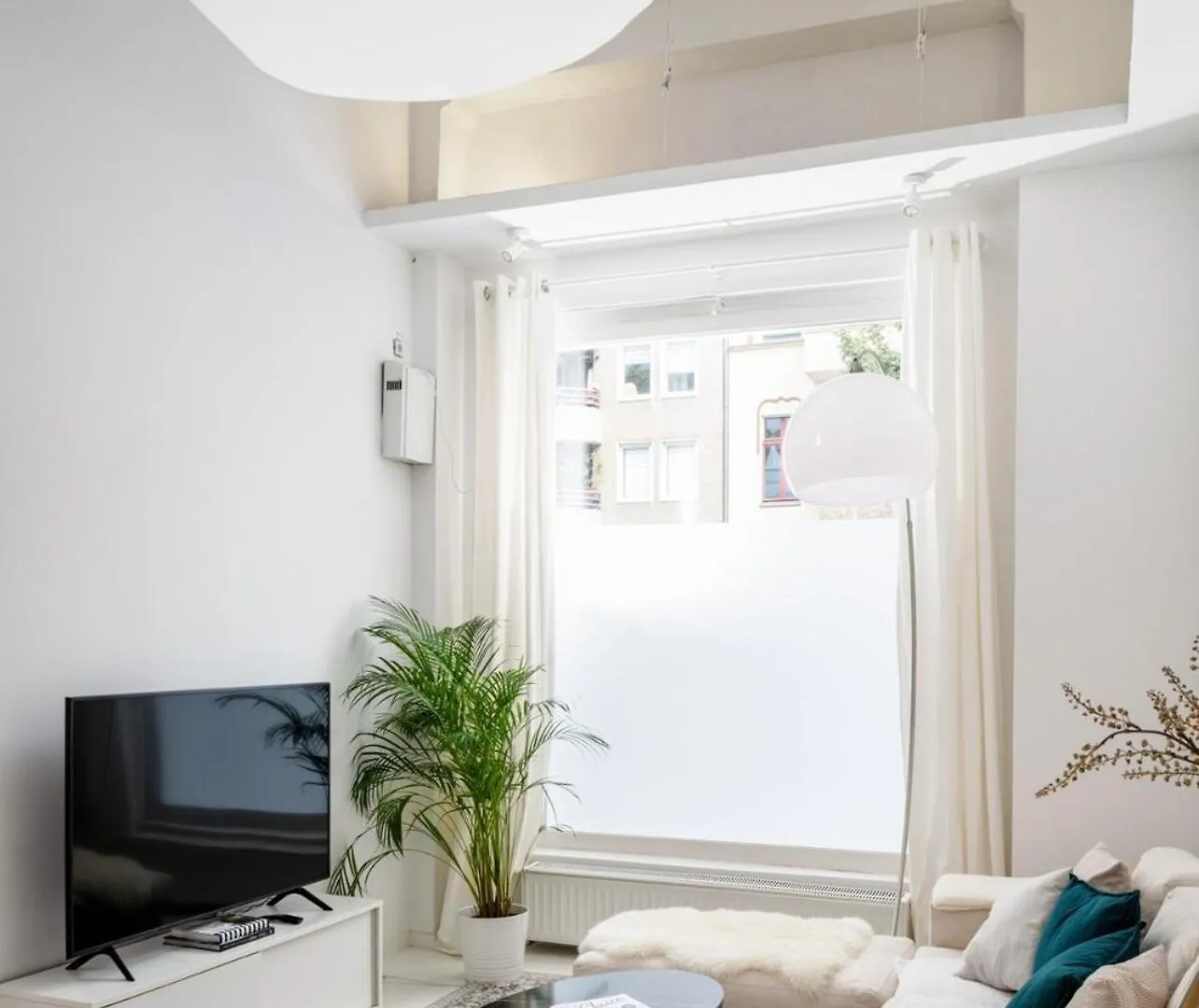 Central Home With Fireplace Near Underground Berlim